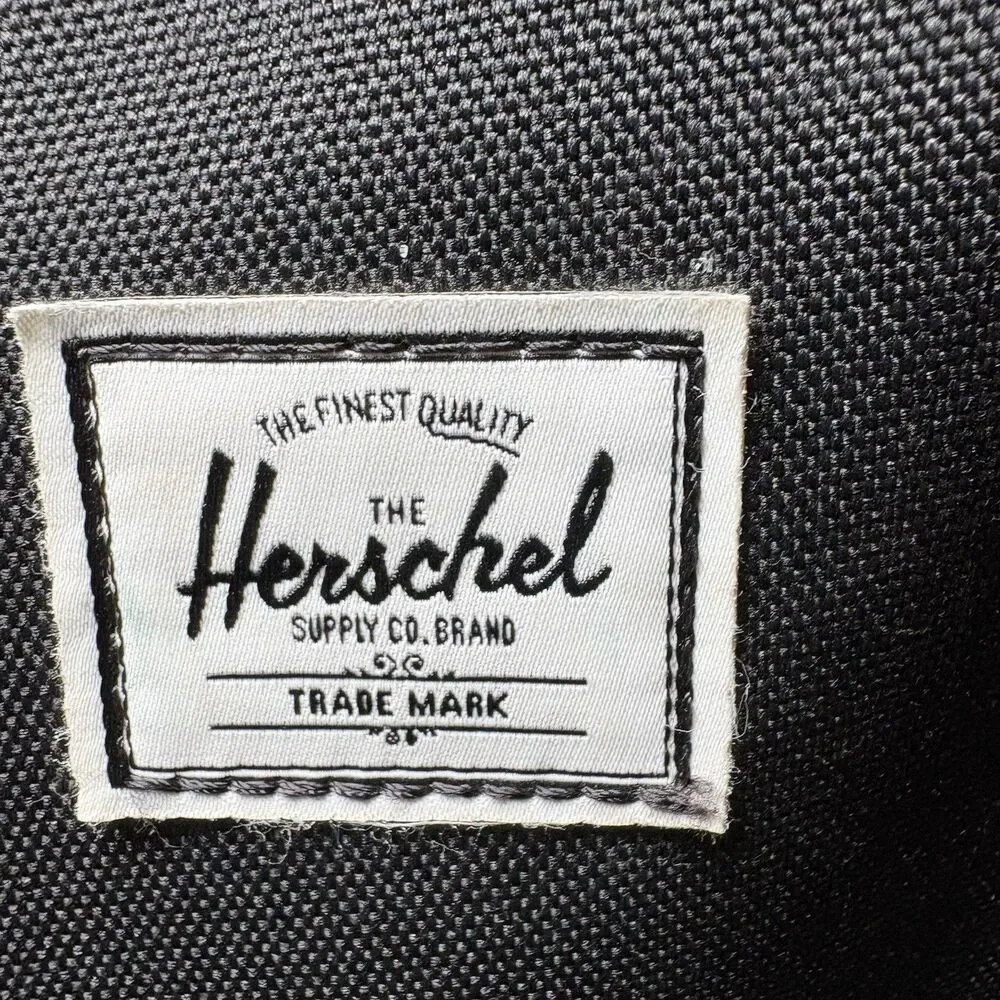 Herschel Nova Mid-Volume 18.0L Laptop Backpack - Black In Good Condition